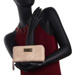 Cartera-Cierre-de-Gamuza-en-Color-Nude-|-Cloe