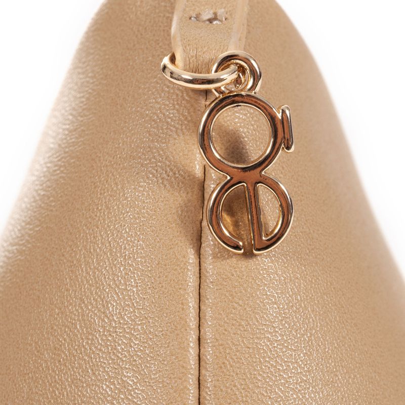 Zapatilla-Puntal-Basica-con-Colgante-en-Talon-en-Color-Beige-|-Cloe