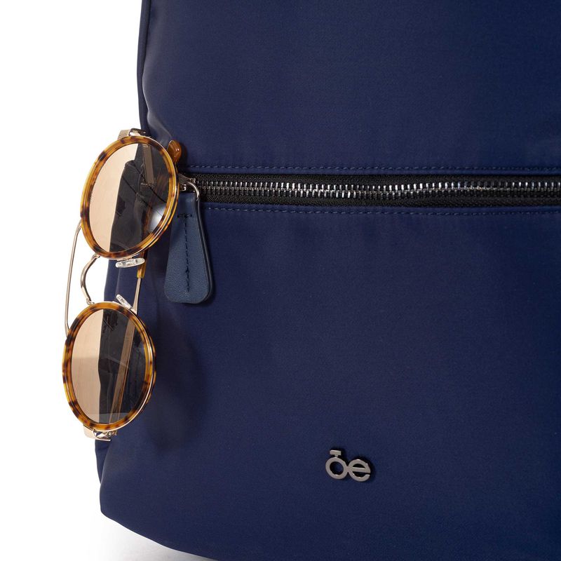 Mochila-Porta-Laptop-13--de-Nylon-en-Color-Marino-|-Cloe