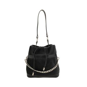 Bolsa Hobo Grande Diseño Plisado Color Negro