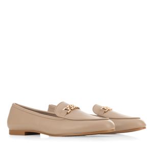 Mocasín con Herraje de Monograma Suela Antiderrapante color Beige