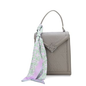 Mochila Chica Con Mascada Color Gris