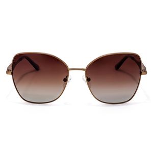 Lente Solar Para Dama Con Armazón De Metal Color Café. Cuenta Con Un Diseño Moderno Y Cómodo. Ideal Para Tipo De Rostro Ovalada Y Triangulo Invertido.